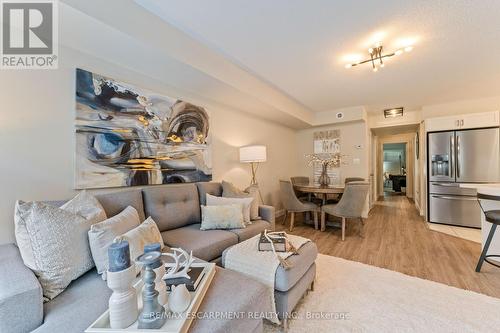 26 - 47 Hays Boulevard, Oakville, ON - Indoor Photo Showing Living Room