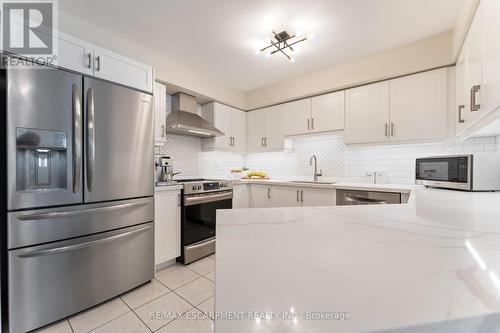 26 - 47 Hays Boulevard, Oakville, ON - Indoor Photo Showing Kitchen With Stainless Steel Kitchen With Upgraded Kitchen