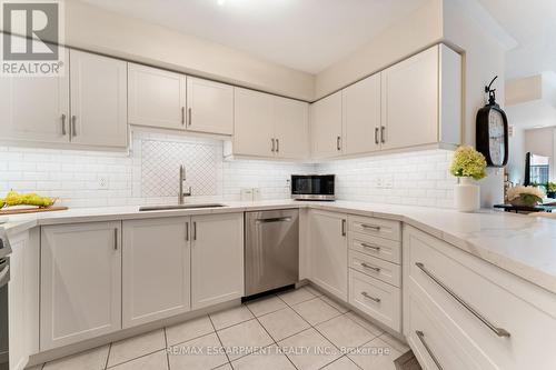 26 - 47 Hays Boulevard, Oakville, ON - Indoor Photo Showing Kitchen With Upgraded Kitchen