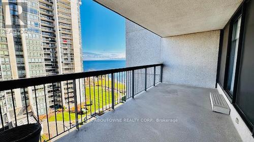 1006 - 2180 Marine Drive, Oakville, ON - Outdoor With Balcony With Exterior