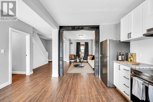 14 Keith Street, Hamilton, ON - Indoor Photo Showing Kitchen