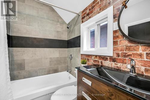 14 Keith Street, Hamilton, ON - Indoor Photo Showing Bathroom