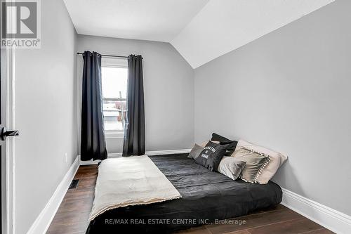 14 Keith Street, Hamilton, ON - Indoor Photo Showing Bedroom