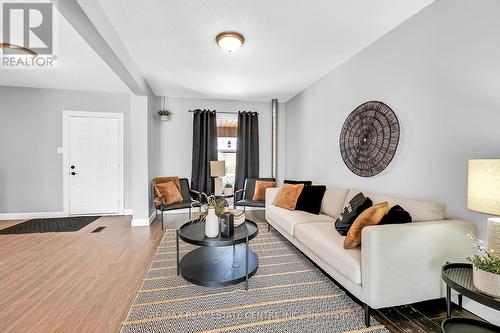 14 Keith Street, Hamilton, ON - Indoor Photo Showing Living Room