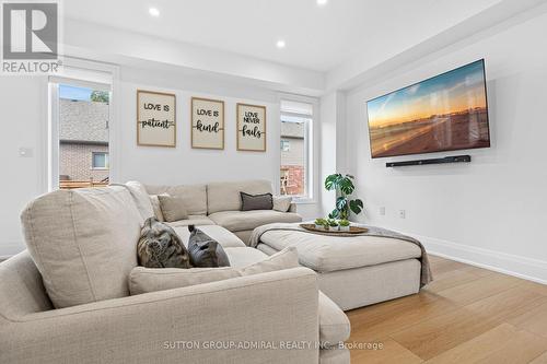 1026 Wright Drive, Midland, ON - Indoor Photo Showing Living Room