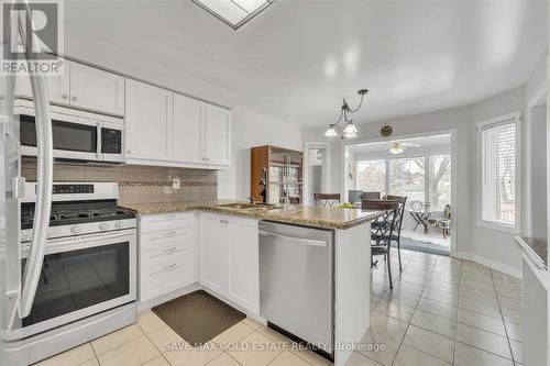 85 Cityview Circle, Barrie, ON - Indoor Photo Showing Kitchen