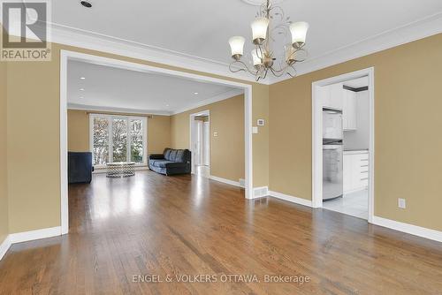 2432 Wyndale Crescent, Ottawa, ON - Indoor Photo Showing Living Room