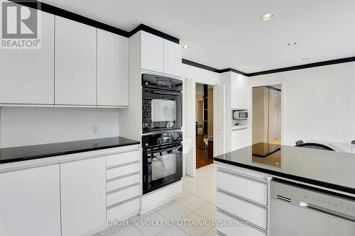 2432 Wyndale Crescent, Ottawa, ON - Indoor Photo Showing Kitchen