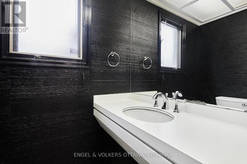 2432 Wyndale Crescent, Ottawa, ON - Indoor Photo Showing Bathroom