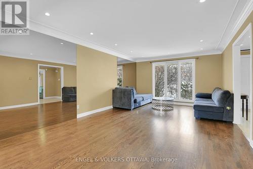 2432 Wyndale Crescent, Ottawa, ON - Indoor Photo Showing Living Room