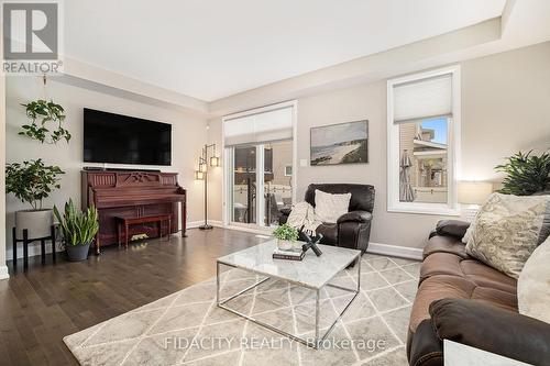 228 Kimpton Drive, Ottawa, ON - Indoor Photo Showing Living Room