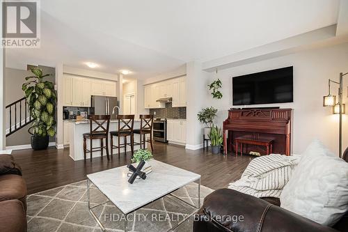 228 Kimpton Drive, Ottawa, ON - Indoor Photo Showing Living Room