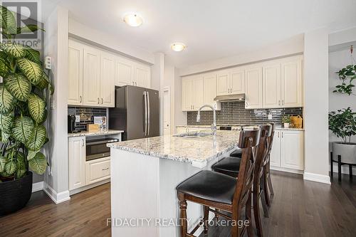 228 Kimpton Drive, Ottawa, ON - Indoor Photo Showing Kitchen With Upgraded Kitchen