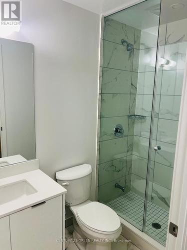 2101 - 202 Burnhamthorpe Road E, Mississauga, ON - Indoor Photo Showing Bathroom