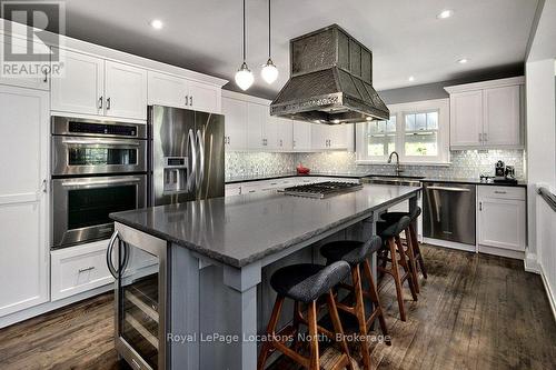 145 Bruce Street S, Blue Mountains (Thornbury), ON - Indoor Photo Showing Kitchen With Upgraded Kitchen