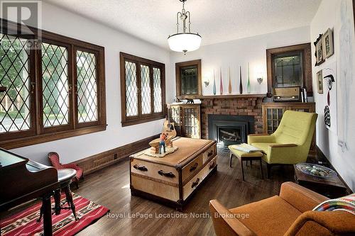 145 Bruce Street S, Blue Mountains (Thornbury), ON - Indoor Photo Showing Living Room With Fireplace