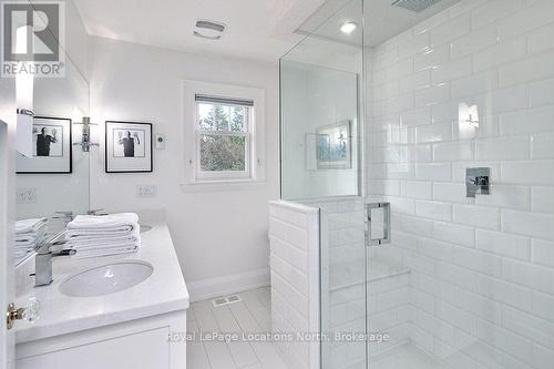 145 Bruce Street S, Blue Mountains (Thornbury), ON - Indoor Photo Showing Bathroom