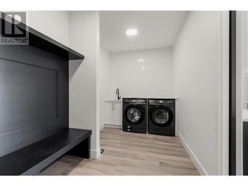 2537 Pinnacle Ridge Drive, West Kelowna, BC - Indoor Photo Showing Laundry Room