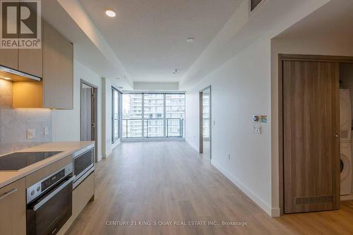 1812 - 95 Mcmahon Drive, Toronto, ON - Indoor Photo Showing Kitchen