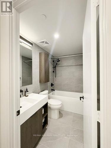 1810 - 108 Peter Street, Toronto, ON - Indoor Photo Showing Bathroom