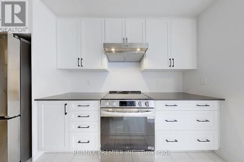 63 Deer Ridge Crescent, Whitby, ON - Indoor Photo Showing Kitchen