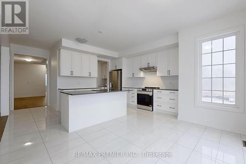 63 Deer Ridge Crescent, Whitby, ON - Indoor Photo Showing Kitchen