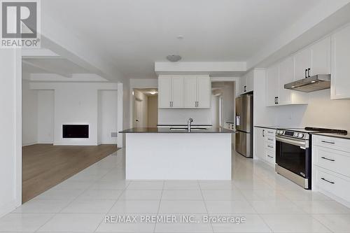 63 Deer Ridge Crescent, Whitby, ON - Indoor Photo Showing Kitchen