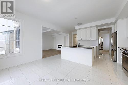 63 Deer Ridge Crescent, Whitby, ON - Indoor Photo Showing Kitchen