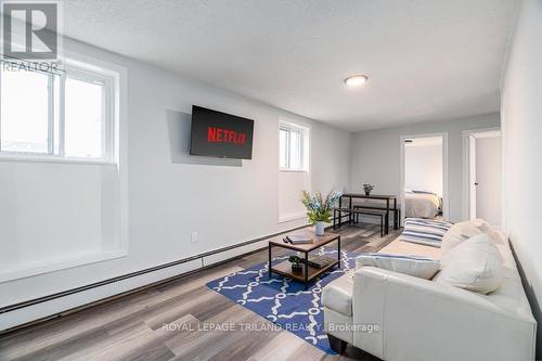 5 - 469 Grey Street, London, ON - Indoor Photo Showing Living Room