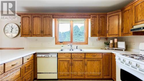 7333 Line 34 Road, West Perth (62 - Hibbert Twp), ON - Indoor Photo Showing Kitchen With Double Sink