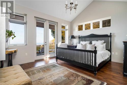 107 Maple Lane, Blue Mountains (Blue Mountain Resort Area), ON - Indoor Photo Showing Bedroom