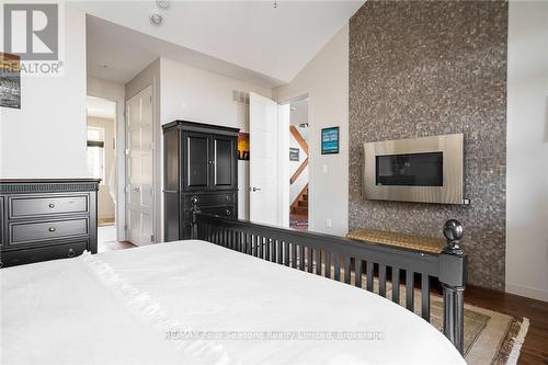 107 Maple Lane, Blue Mountains (Blue Mountain Resort Area), ON - Indoor Photo Showing Bedroom