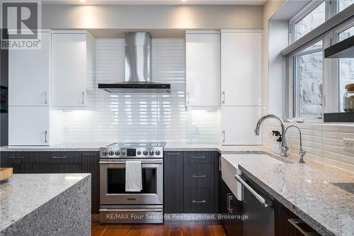 107 Maple Lane, Blue Mountains (Blue Mountain Resort Area), ON - Indoor Photo Showing Kitchen With Upgraded Kitchen