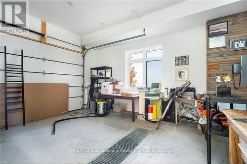 107 Maple Lane, Blue Mountains (Blue Mountain Resort Area), ON - Indoor Photo Showing Garage