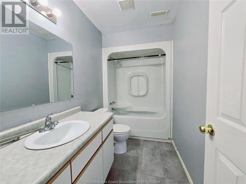 197 Willowwood Drive Unit# 199, Lakeshore, ON - Indoor Photo Showing Bathroom