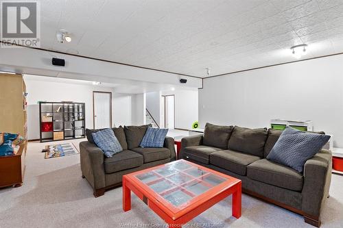 1008 Lake Laguna, Windsor, ON - Indoor Photo Showing Living Room