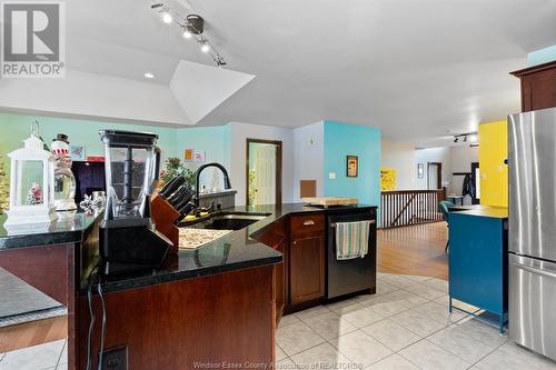 1008 Lake Laguna, Windsor, ON - Indoor Photo Showing Kitchen