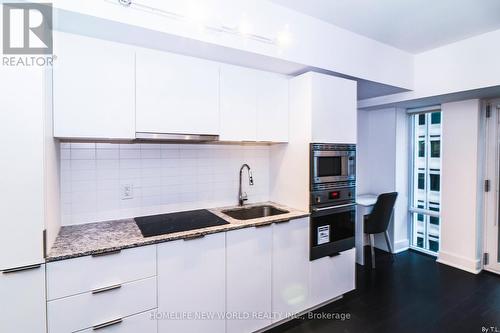 723 - 955 Bay Street, Toronto, ON - Indoor Photo Showing Kitchen With Upgraded Kitchen