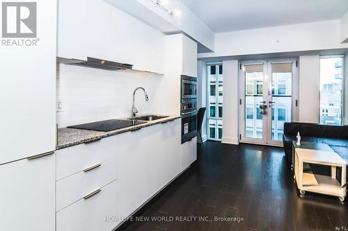 723 - 955 Bay Street, Toronto, ON - Indoor Photo Showing Kitchen With Upgraded Kitchen