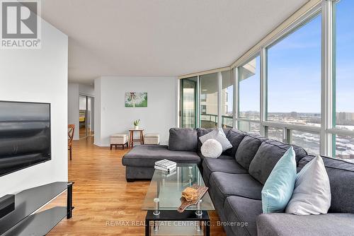 1808 - 550 Webb Drive, Mississauga, ON - Indoor Photo Showing Living Room