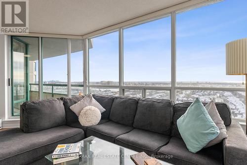 1808 - 550 Webb Drive, Mississauga, ON - Indoor Photo Showing Living Room