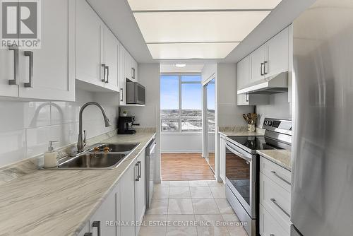 1808 - 550 Webb Drive, Mississauga, ON - Indoor Photo Showing Kitchen With Double Sink