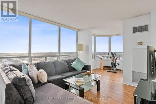 1808 - 550 Webb Drive, Mississauga, ON - Indoor Photo Showing Living Room