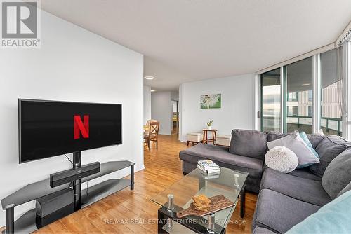 1808 - 550 Webb Drive, Mississauga, ON - Indoor Photo Showing Living Room