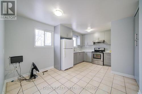 95 Greenbriar Road, Brampton, ON - Indoor Photo Showing Kitchen