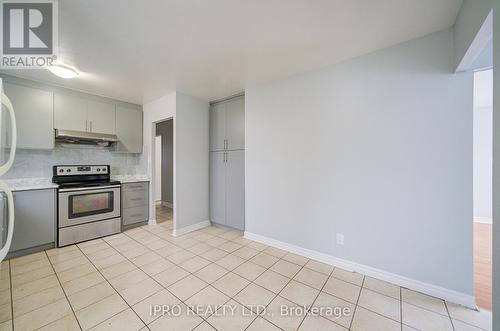 95 Greenbriar Road, Brampton, ON - Indoor Photo Showing Kitchen