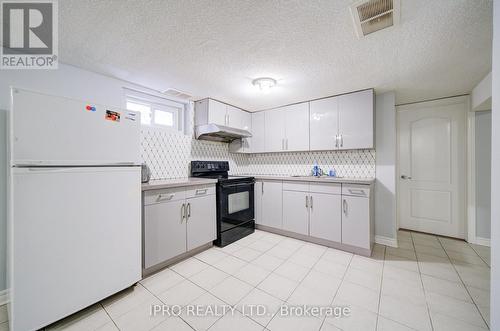 95 Greenbriar Road, Brampton, ON - Indoor Photo Showing Kitchen