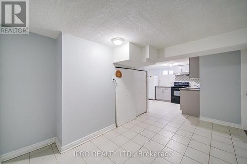 95 Greenbriar Road, Brampton, ON - Indoor Photo Showing Kitchen