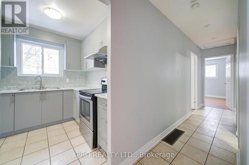 95 Greenbriar Road, Brampton, ON - Indoor Photo Showing Kitchen