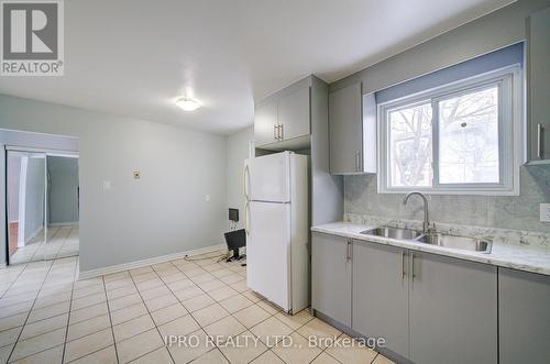 95 Greenbriar Road, Brampton, ON - Indoor Photo Showing Kitchen With Double Sink